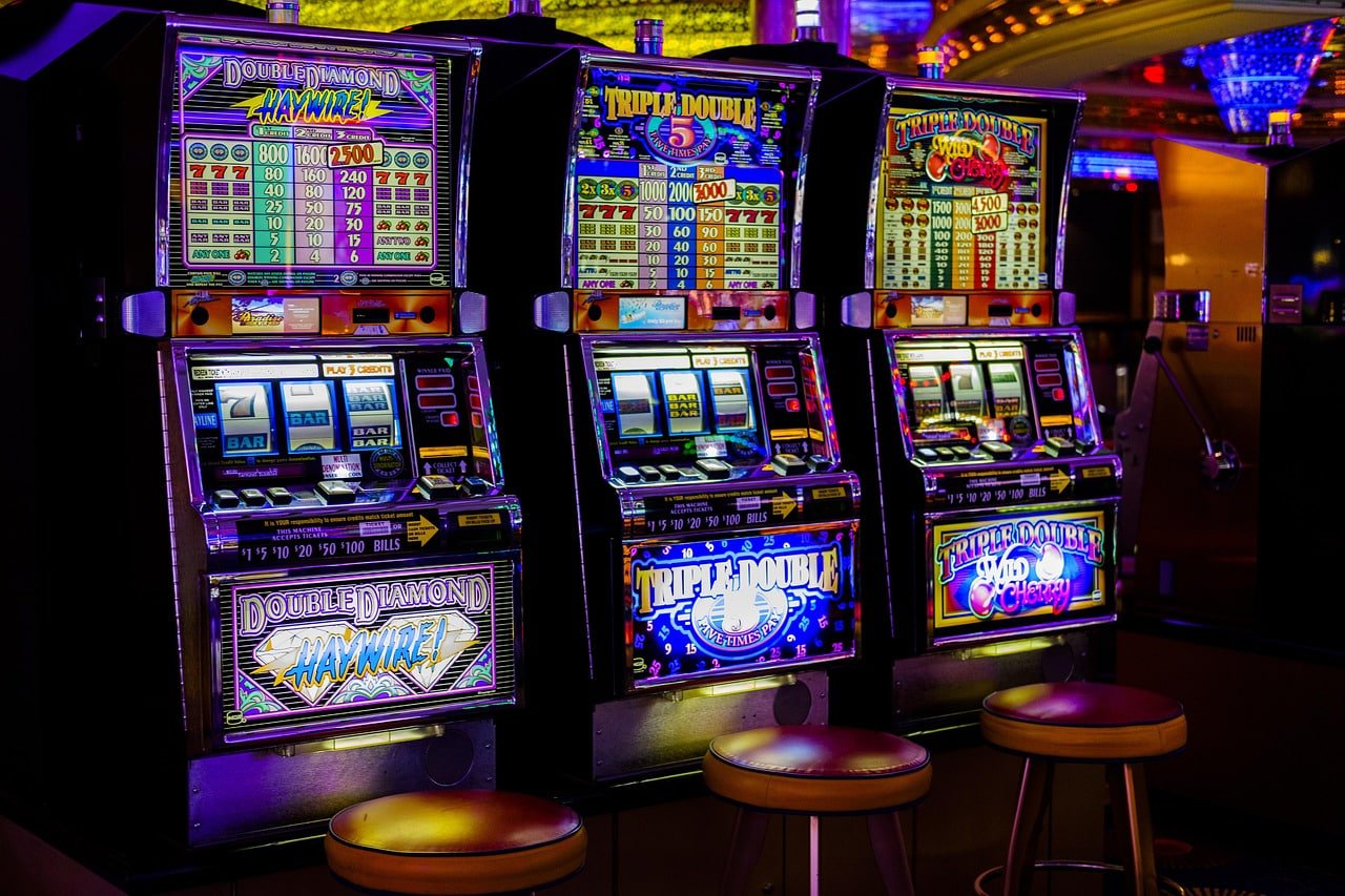 Tier Gold — Bonus harian dan akses VIP penuh Panel tier loyalitas Gold menampilkan benefit premium dengan bonus harian tertinggi